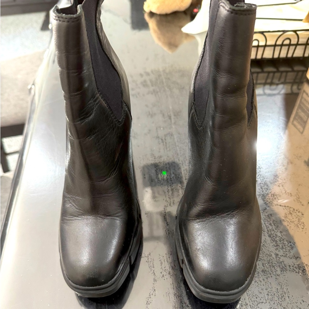 Stylish Black Leather high heel Boots